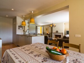 Dining - Beautiful, Spacious Villa With Private Swimming Pool Near Recreation Lake Lac de Castillion (Castellane)