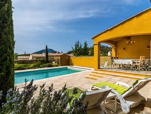 Outdoor pool - Beautiful, Spacious Villa With Private Swimming Pool Near Recreation Lake Lac de Castillion (Castellane)
