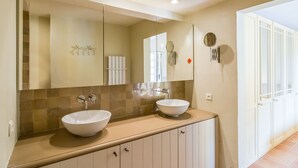 Villa | Bathroom