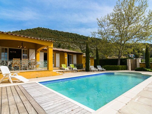 Beautiful, Spacious Villa With Private Swimming Pool Near Recreation Lake Lac de Castillion