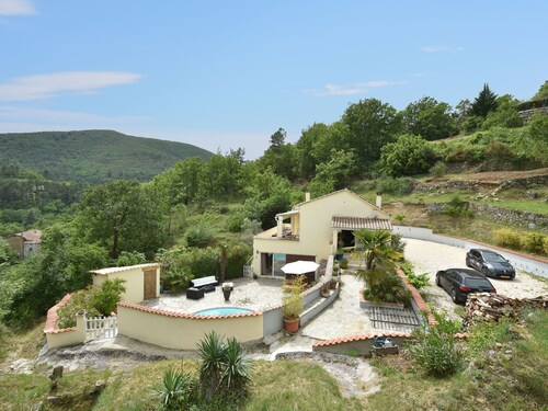 Spacious Villa With Private Pool in Molières-sur-cèze