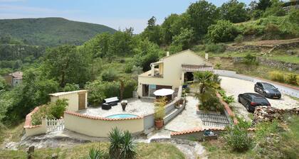 Spacious Villa With Private Pool in Molières-sur-cèze