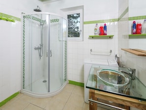 Bathroom - Dordogne Family Haven (Prats-du-Perigord)