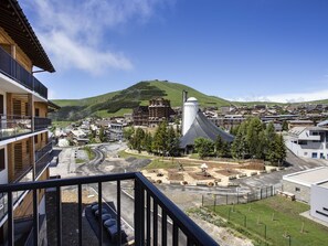 Balcony - Stylish Apartment Near the Ski-slopes of L'alpe Dhuez (Huez)