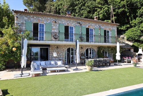 Villa in Grasse With Private Pool