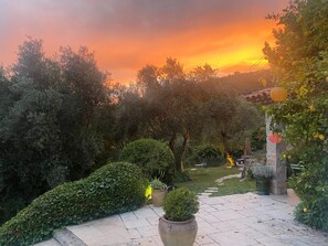 View from property - Villa in Grasse With Private Pool (Grasse)