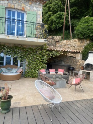 Villa | Balcony - Villa in Grasse With Private Pool (Grasse)