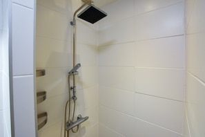 House | Bathroom - Pool Escape in Saint-laurent (Saint-Laurent-la-Vallee)