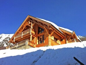 Exterior - Luxurious Chalet in Vaujany French Alps With Balcony (Vaujany)