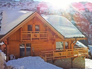 Exterior - Luxurious Chalet in Vaujany French Alps With Balcony (Vaujany)