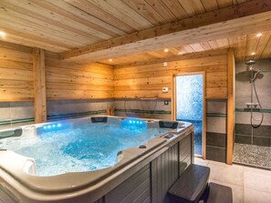 Spa - Luxurious Chalet in Vaujany French Alps With Balcony (Vaujany)
