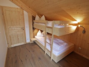 Chalet | 4 bedrooms, individually furnished
