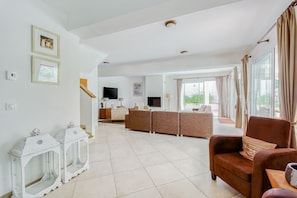 Villa | Living room | DVD player - Villa in Le Muy With Private Pool & Forest (Le Muy)