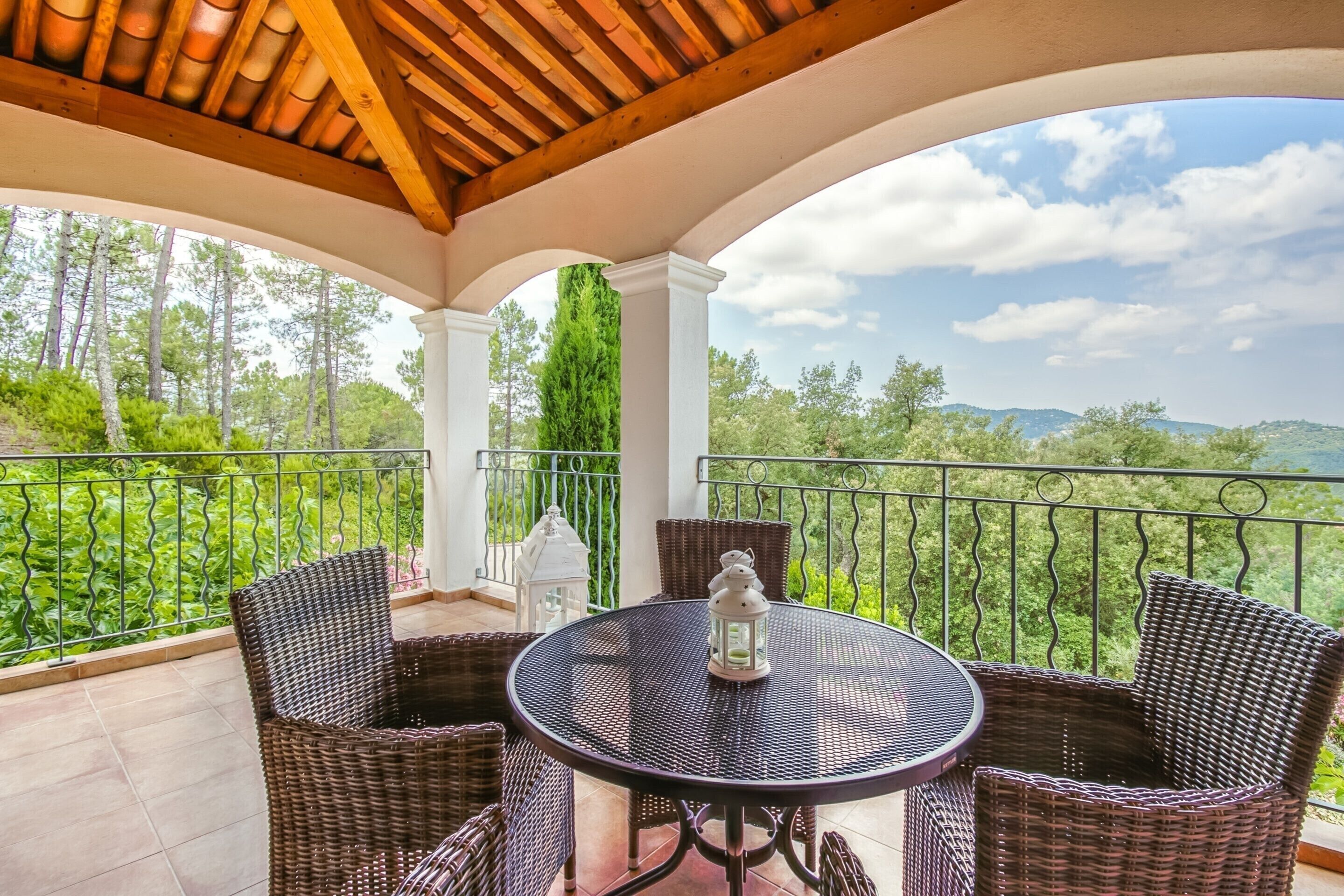 Villa | Balcony