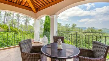 Villa | Balcony