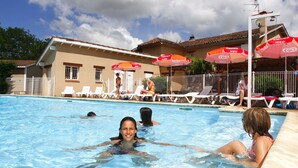 Pool - Detached Chalet With a Covered Terrace in Green Surroundings (Rivieres)