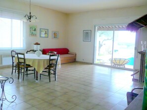 Dining - Mod Holiday Home in Saint-marcel-d'ardeche With Views (Saint-Marcel-d'Aredeche)