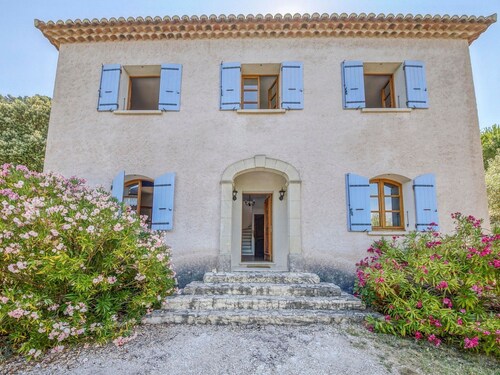 Alluring Holiday Home in Seguret With Private Swimming Pool