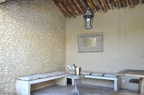 Villa | Balcony - Mas in Eygalieres With Heated Pool (Eygalieres)