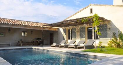 Mas in Eygalieres With Heated Pool
