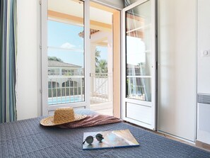 2 Schlafzimmer, Babybetten, Bettwäsche