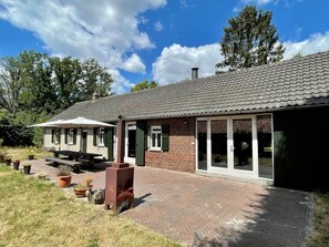 Balcony - Spacious Farmhouse near Forest in Stramproy (Stramproy)