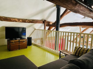 House | Game room