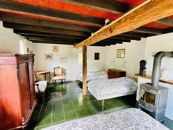 House | 4 bedrooms, individually furnished, bed sheets - Spacious Farmhouse near Forest in Stramproy (Stramproy)