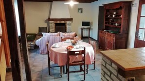 Dining - Holiday Home in Quend-plage Near Lake (Quend)