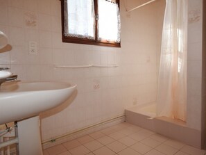 Apartment | Bathroom - Nature & Adventure Highlights (Lus-la-Croix-Haute)