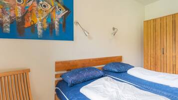 2 bedrooms, bed sheets