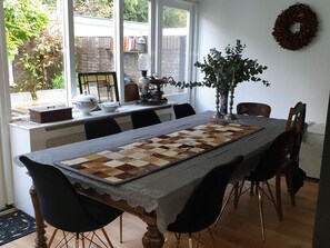 Dining - Cosy Holiday Home in Noordwijk Netherlands With Garden (Noordwijk)