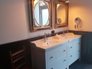House | Bathroom - Cosy Holiday Home in Noordwijk Netherlands With Garden (Noordwijk)