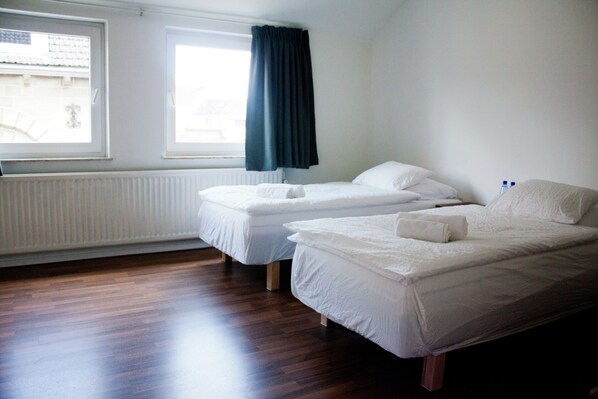 Huis | 4 slaapkamers, individueel gemeubileerd, beddengoed