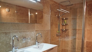Villa | Badezimmer | Badewanne