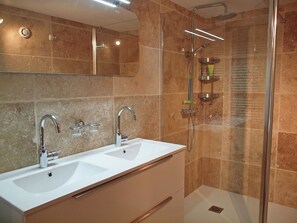 Bathroom - Luxury Villa With Private Pool in Figanières Provence (Figanieres)