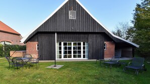 Exterior - Holiday Home With Sauna, Private Heated Pool in Aalten (Aalten)