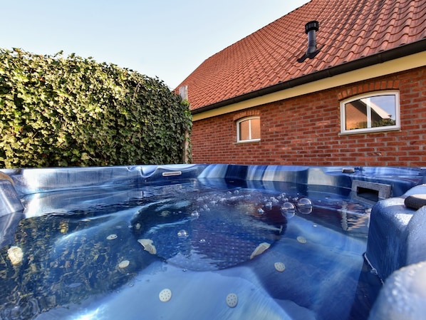 Exterior - Holiday Home With Sauna, Private Heated Pool in Aalten (Aalten)