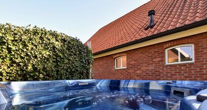 Holiday Home With Sauna, Private Heated Pool in Aalten