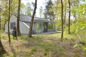 House | Garden - Inviting Holiday Home in Stramproy With Terrace (Stramproy)