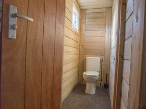 Tent | Bathroom - Campsite - Cozy Tentlodge With Roofed Terrace in a Green Area (IJhorst)