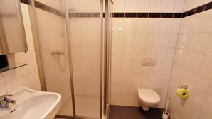 Bathroom | Shower, towels