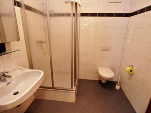 Bathroom - Comfy Apartment With Garden, Balcony, Bbq,table Tennis Table (Sankt Kanzian am Klopeiner See)