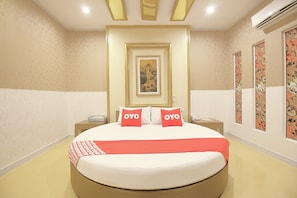 Superior Double Room | Desk, free WiFi, bed sheets - OYO 1002 Pinklao Resort (Bangkok)