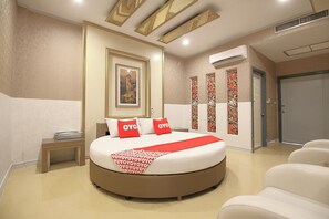 Superior Double Room | Desk, free WiFi, bed sheets - OYO 1002 Pinklao Resort (Bangkok)