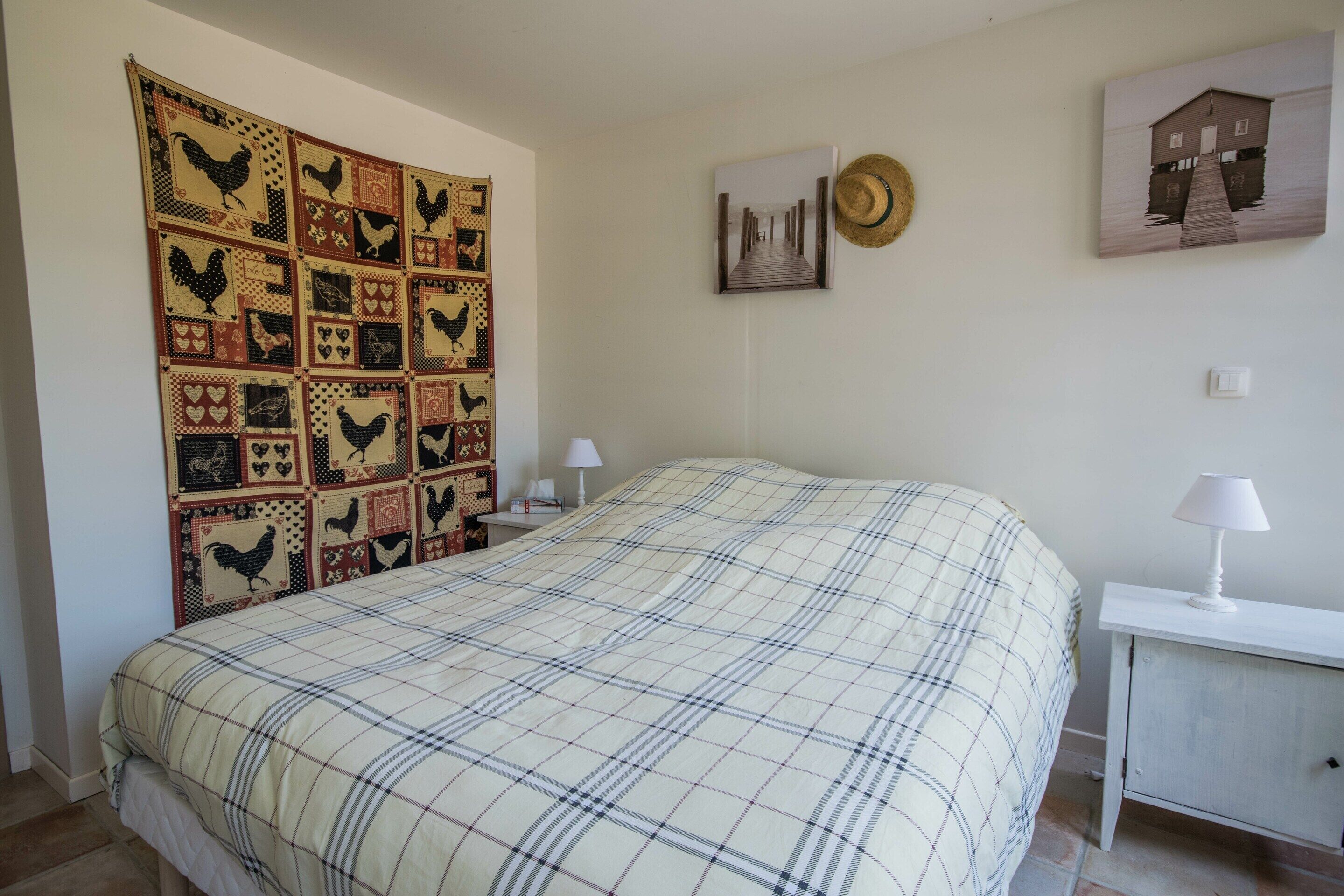 House | 2 bedrooms, individually furnished, bed sheets