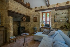 Living room - Dordogne Poolside Escape (Lavercantiere)