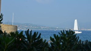 Unclassified image, 3 of 34, button - Beautiful House With Dishwasher Near the Popular St. Maxime (Plan-de-la-Tour)