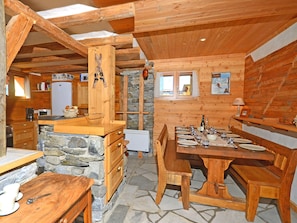 Dining - Chalet of Character Just 150 Meters From the ski Lifts (Peisey-Nancroix)