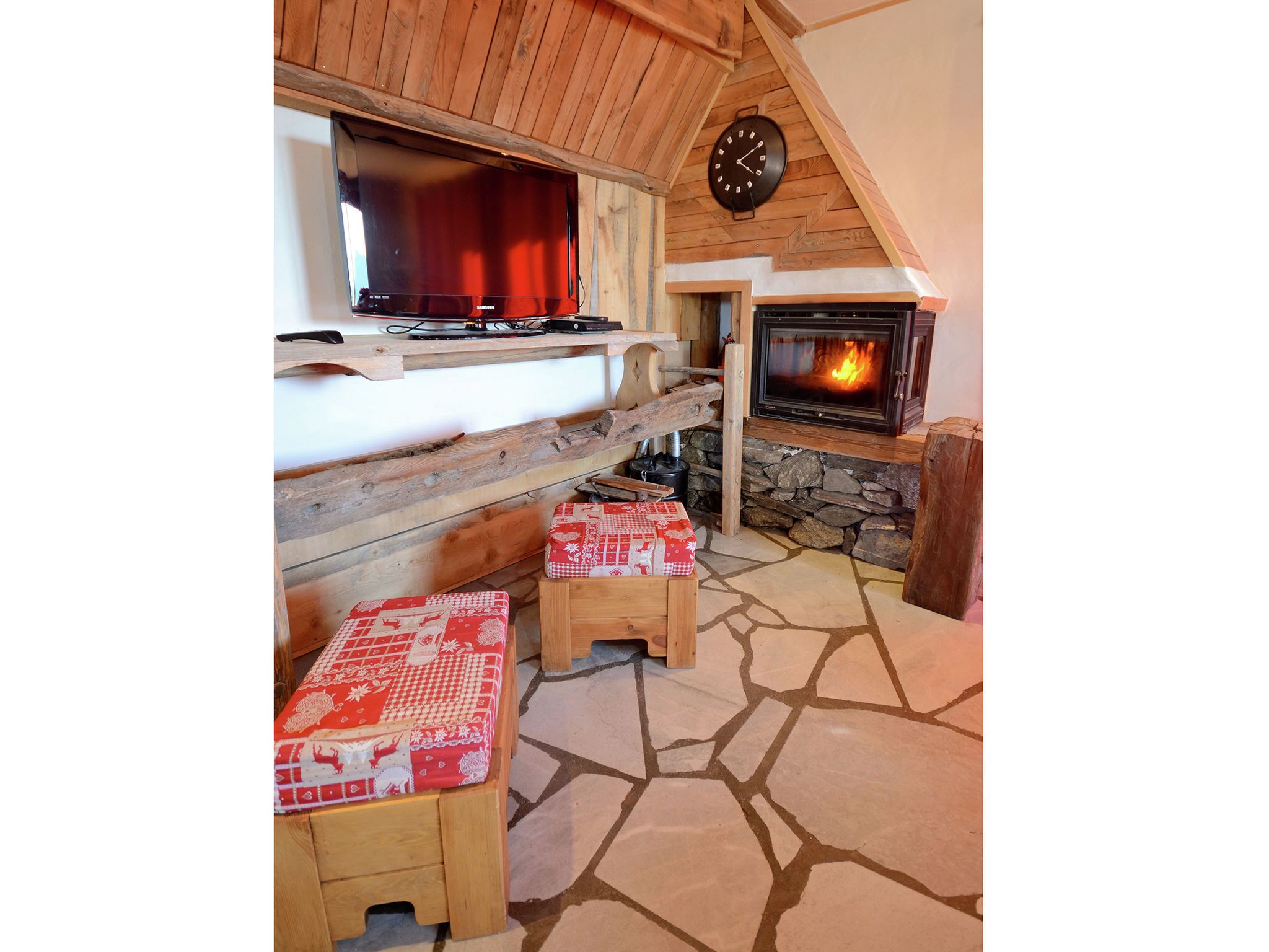 Fireplace, DVD player